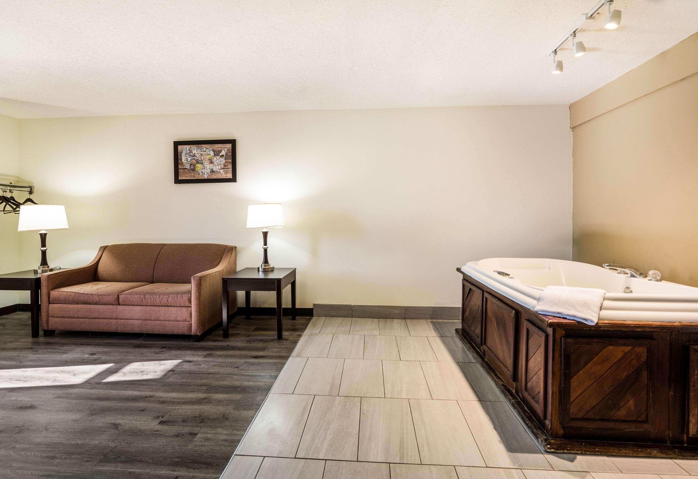 Econo Lodge Glade Springs I-81 Dış mekan fotoğraf