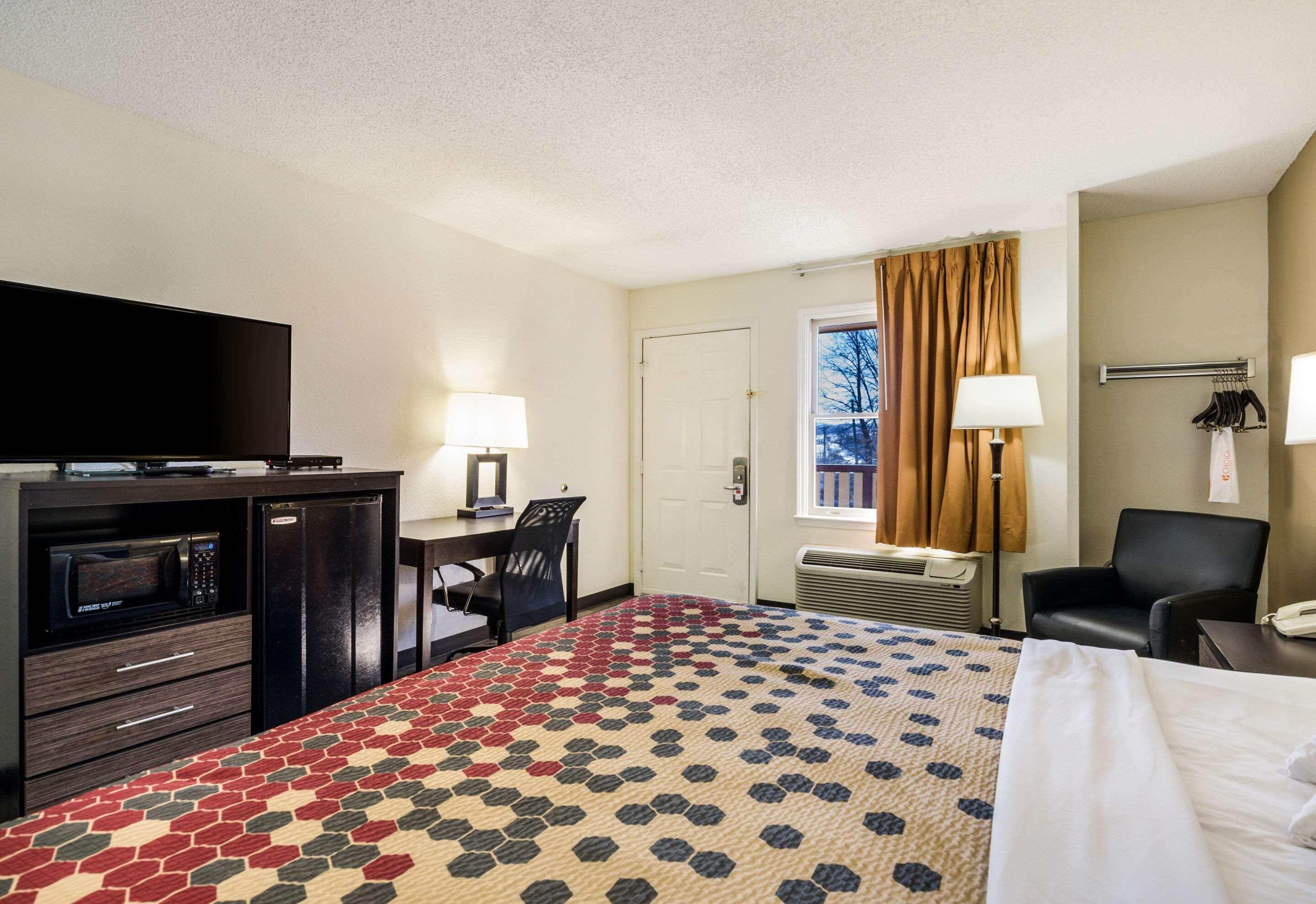 Econo Lodge Glade Springs I-81 Dış mekan fotoğraf