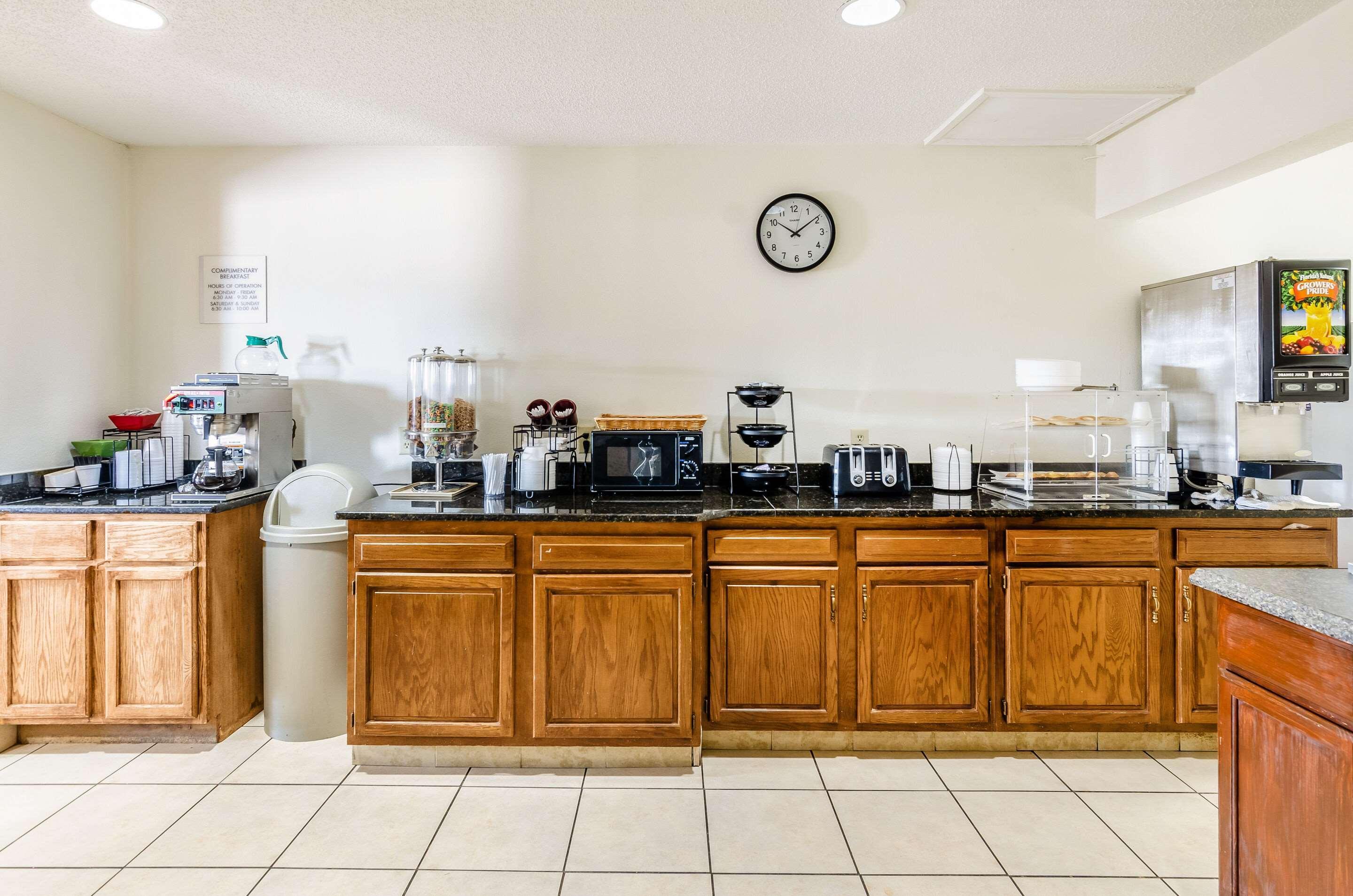 Econo Lodge Glade Springs I-81 Dış mekan fotoğraf