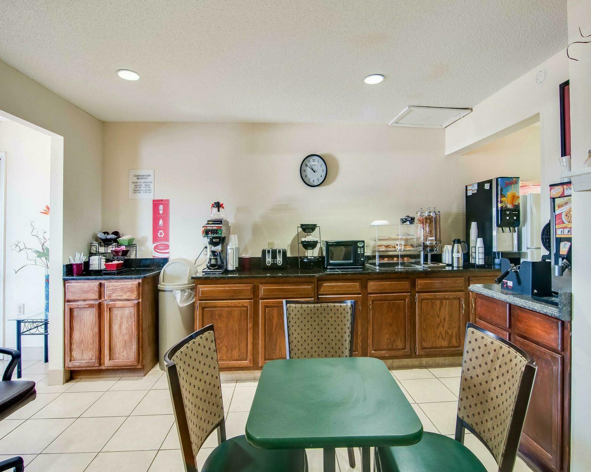 Econo Lodge Glade Springs I-81 Dış mekan fotoğraf