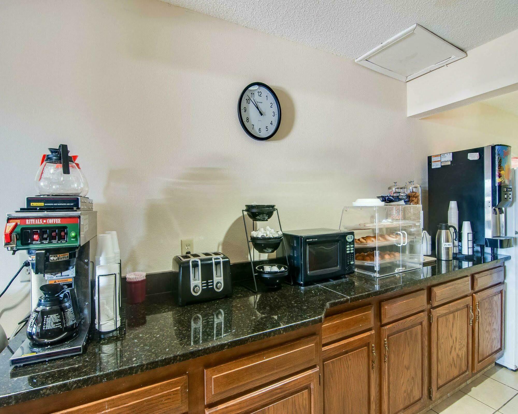 Econo Lodge Glade Springs I-81 Dış mekan fotoğraf